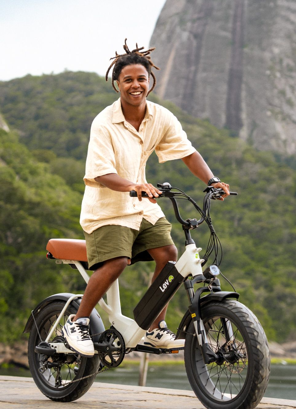 Lev arrive en France